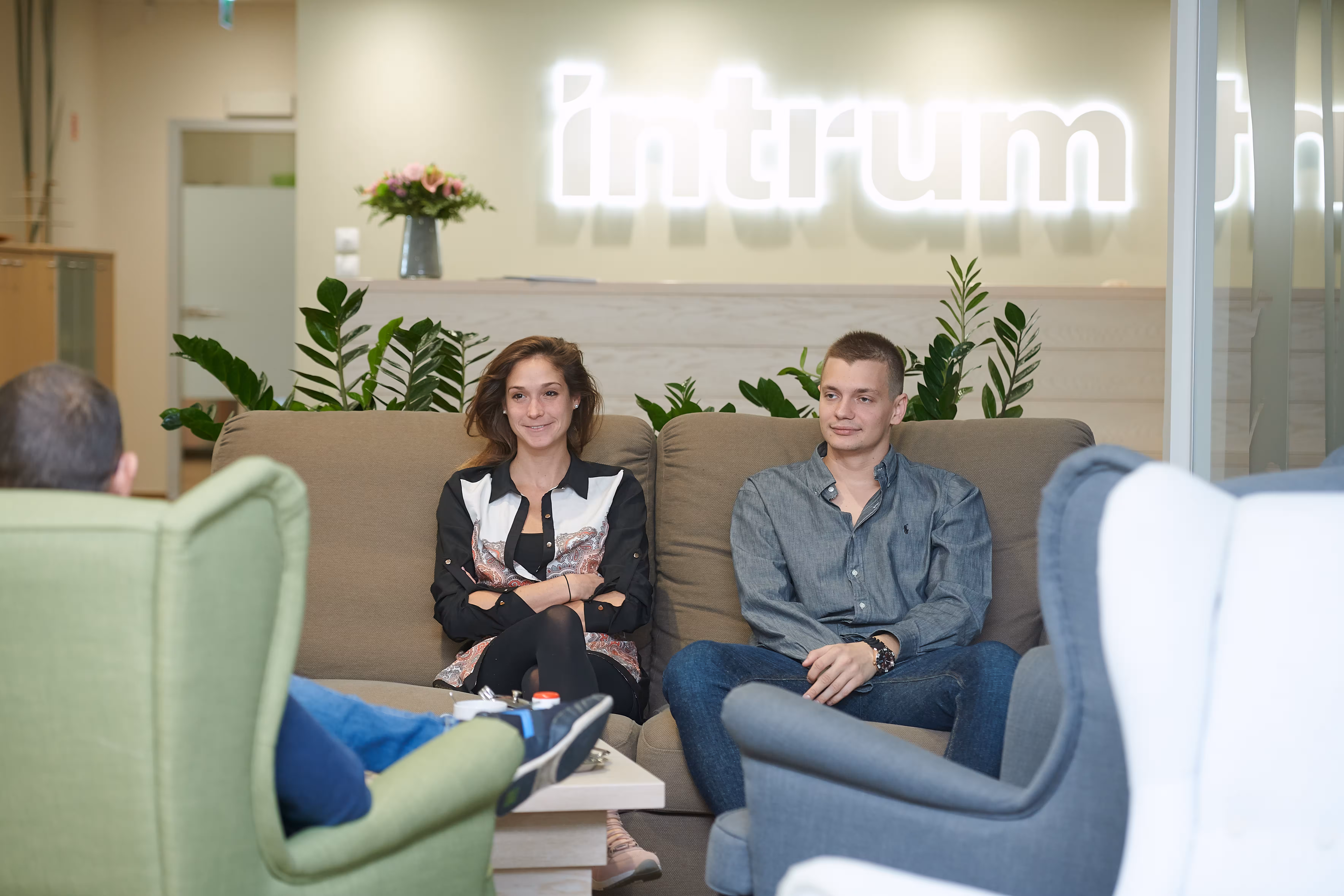 Intrum Foldhazi Zsofia Toth Tamas